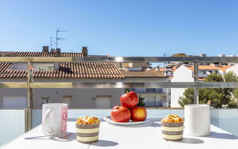 Montse: Balcón, Planta De Casa, Mueble Para Exteriores