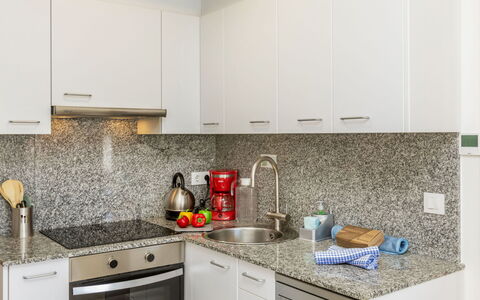 Montse: Cocina, Mostrador, Aparato De Cocina, Electrodoméstico, Diseño De Interiores, Gabinetes, Piso, Estufa De Cocina, Electrodoméstico, Suelo