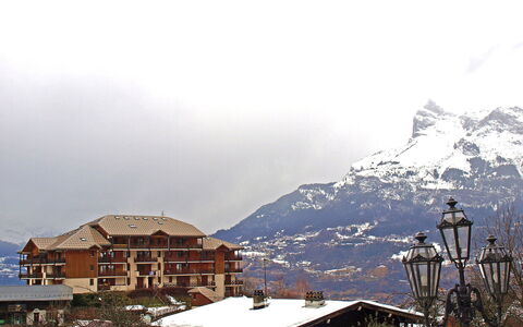 Les Hauts de Saint Gervais: Cielo, Nube, Montaña, Nieve, Tierras Altas, Edificio, Ventana, Pendiente, Fenómeno Atmosférico, Casa