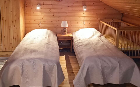 Purnutar B: Cama, Mueble, Habitación, Diseño De Interiores, Lecho, Sábana, Piso, Madera, Suelo, Habitación