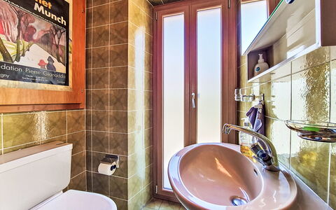Tilleul: Arreglo De Tubería, Piso, Diseño De Interiores, Pared, Suelo, Baño, Madera, Lavabo Del Baño, Grifo, Plomería