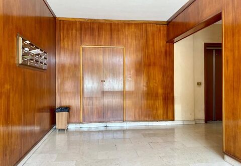 Novoli Suite Apartment: Propiedad, Madera, Encendiendo, Salón, Puerta, Diseño De Interiores, Piso, Suelo, Manchas De Madera