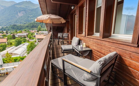 Brienz Sunset: Árbol, Madera, Cabaña, Casa, Techo, Casa, El Terreno Del Lote, Área Rural, Vía Muerta