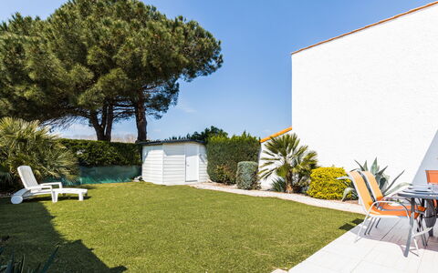Les Palmyriennes: Propiedad, Mueble, Comodidad, Madera, Mesa, Televisión, Piso, Diseño De Interiores, Suelo, Arquitectura