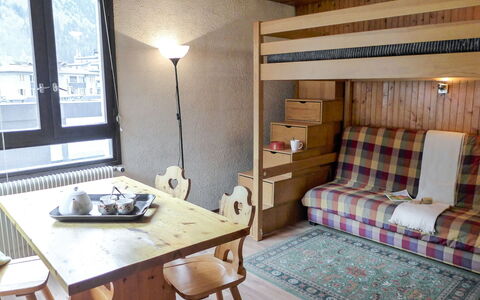 Chamonix 145: Mesa, Mueble, Propiedad, Edificio, Marco, Silla, Comodidad, Ventana, Madera, Diseño De Interiores