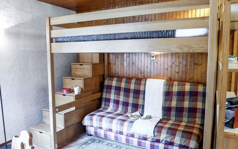 Chamonix 145: Mueble, Propiedad, Madera, Diseño De Interiores, Almohada, Comodidad, Cajón, Suelo, Gabinetes, Madera Dura