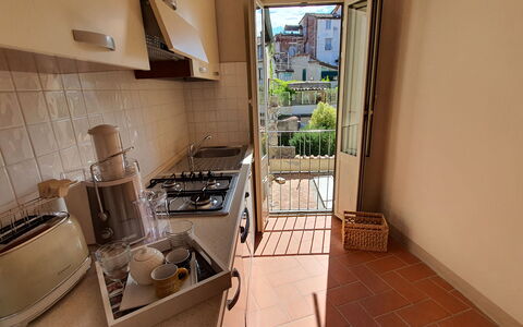 Loft Lucca: Propiedad, Edificio, Aparato De Cocina, Diseño De Interiores, Cocina, Mostrador, Suelo, Piso, Planta, Estufa De Cocina