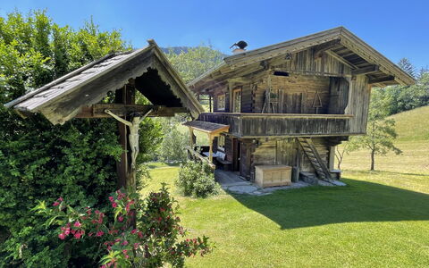 Troadkasten: Planta, Cielo, Edificio, Propiedad, Paisaje Natural, Árbol, Casa, Ventana, El Terreno Del Lote, Cabaña