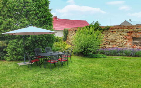 Libel: Planta, Cielo, Nube, Propiedad, Mesa, Paisaje Natural, Árbol, El Terreno Del Lote, Edificio, Mueble Para Exteriores