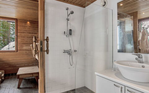 Hevonkuusi: Cama, Mueble, Habitación, Diseño De Interiores, Lecho, Sábana, Piso, Madera, Suelo, Habitación