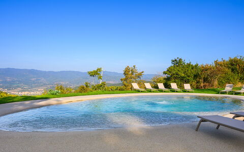 Villa Campestri: Agua, Cielo, Planta, Paisaje Natural, Piscina, Árbol, Mueble Para Exteriores, Ocio, Paisaje, Hierba