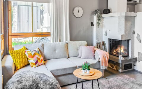 Rukaköngäs 21: Mueble, Diseño De Interiores, Sofá, Piso, Sala, Madera, Habitación, Suelo, Encendiendo, Casa