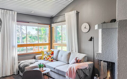 Rukaköngäs 21: Mueble, Diseño De Interiores, Piso, Suelo, Madera, Sofá, Sala, Habitación, Techo, Textil
