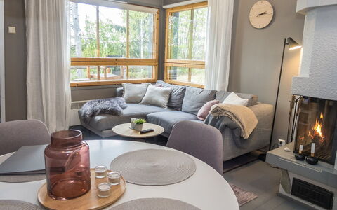 Rukaköngäs 21: Mueble, Diseño De Interiores, Piso, Suelo, Madera, Sofá, Sala, Habitación, Encendiendo, Casa