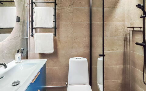 Rukaköngäs 21: Baño, Piso, Arreglo De Tubería, Suelo, Diseño De Interiores, Baño, Asiento Del Baño, Plomería, Loseta, Grifo