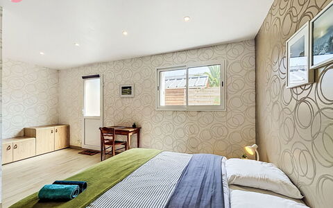 Les Bégonias: Diseño De Interiores, Mueble, Piso, Suelo, Pared, Habitación, Techo, Cama, Madera, Habitación
