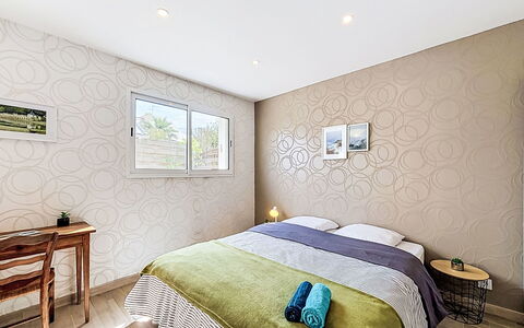 Les Bégonias: Diseño De Interiores, Mueble, Pared, Habitación, Piso, Suelo, Cama, Techo, Linos, Sábana