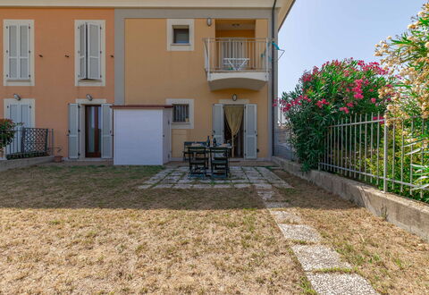 Casamare: Planta, Ventana, Propiedad, Edificio, Puerta, Casa, Superficie De La Carretera, El Terreno Del Lote, Barrio, Flor
