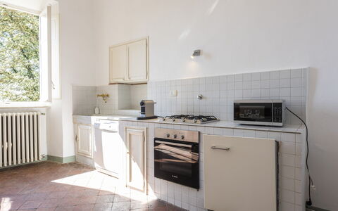 Villa San Gennaro: Mostrador, Gabinetes, Propiedad, Ventana, Lavabo, Estufa De Cocina, Cocina, Madera, Grifo, Piso