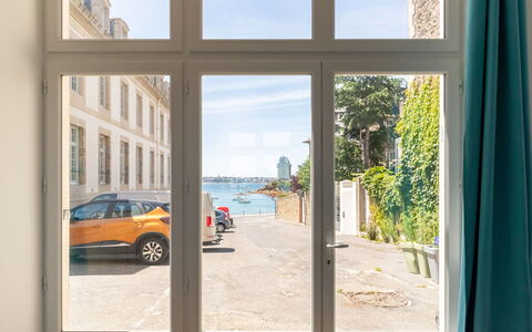 Saint Malo 435: Coche, Cielo, Vehículo, Agua, Rueda, Planta, Edificio, Azur