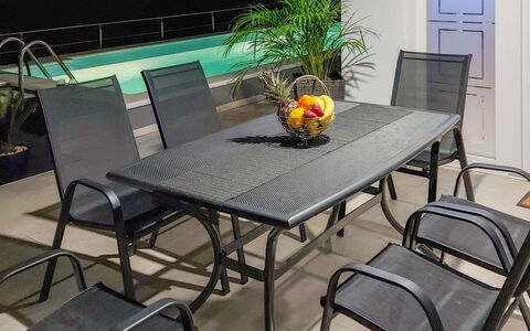 Emili & Elias: Agua, Cielo, Nube, Propiedad, Mueble, Edificio, Planta, Azur, Piscina, Mueble Para Exteriores