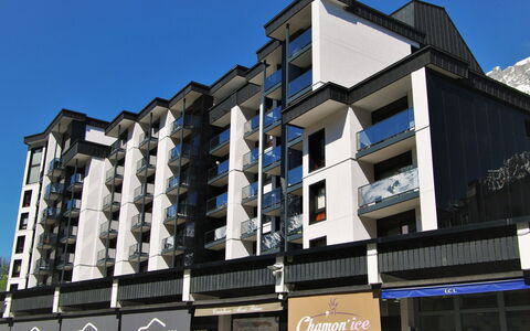 L'Outa: Cielo, Edificio, Propiedad, Ventana, Diseño Urbano, Condominio, Bloque De Pisos, Barrio, Propiedad Material, Barrio Residencial