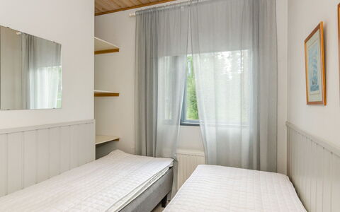 Loma-Koli 6: Madera, Cama, Diseño De Interiores, Suelo, Habitación, Piso, Mueble, Lecho, Encendiendo, Habitación