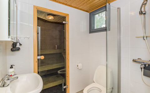 Loma-Koli 6: Piso, Arreglo De Tubería, Diseño De Interiores, Suelo, Madera, Lavabo Del Baño, Baño, Techo, Lavabo, Habitación