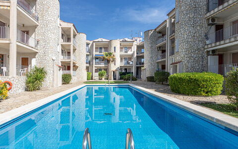 Flamicell: Agua, Planta, Tiempo De Día, Ventana, Cielo, Edificio, Azur, Piscina, Cuerpo De Agua, Ocio
