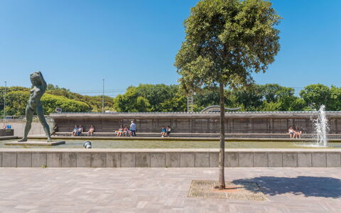 Rozenhof with Parking: Cielo, Árbol, Ocio, Superficie De La Carretera, Diseño Urbano, Paisaje, Recreación, Ciudad, La Carretera, Fuente De Agua