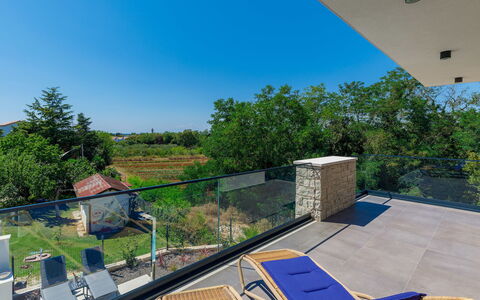 Villa Irena: Cielo, Montaña, Planta, Planta De La Comunidad, Árbol, Entorno Natural, Alerce, Paisaje Natural, Tierras Altas, Pendiente