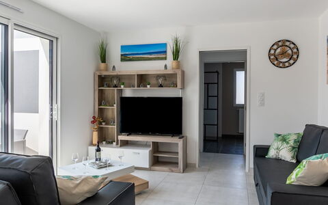 Palet Breton: Mueble, Sofá, Verde, Marco, Arquitectura, Madera, Suelo, Sombra, Sala