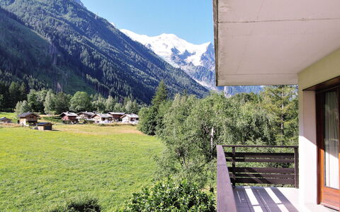 Chamonix 490: Cielo, Planta, Montaña, Propiedad, Tiempo De Día, Ecorregión, Verde, Edificio, Paisaje Natural, Árbol