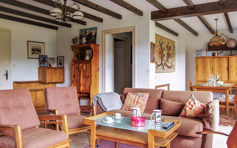 Chamonix 490: Marrón, Marco, Mueble, Mesa, Sofá, Propiedad, Madera, Diseño De Interiores, Encendiendo, Sala