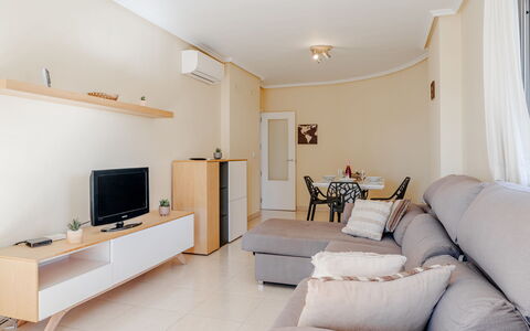 Bahia del Sol: Mueble, Diseño De Interiores, Piso, Sofá, Madera, Suelo, Habitación, Sala, Techo, Televisión