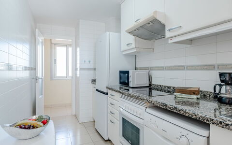Bahia del Sol: Piso, Suelo, Diseño De Interiores, Departamento, Casa, Electrodoméstico, Cocina, Habitación, Mostrador, Techo