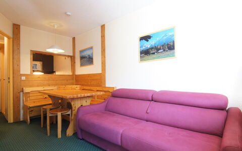 Chamonix 630: Mueble, Sofá, Espejo, Comodidad, Edificio, Televisión, Encendiendo, Diseño De Interiores, Sofá Cama, Sala
