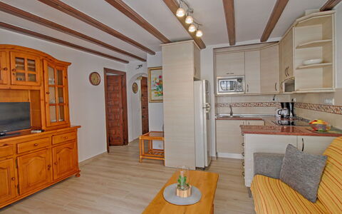 Damara V: Gabinetes, Mueble, Propiedad, Mesa, Mostrador, Edificio, Cocina, Madera, Diseño De Interiores, Encendiendo