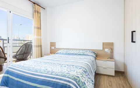 Orion: Mueble, Edificio, Propiedad, Comodidad, Azur, Madera, Marco De La Cama, Ventana, Diseño De Interiores, Casa