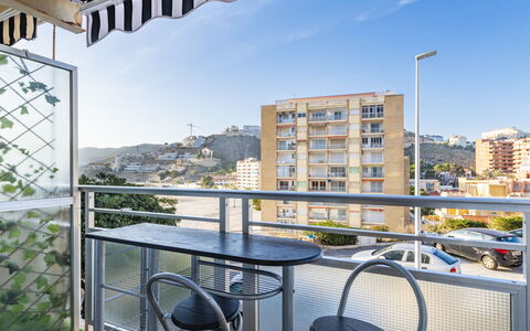 Orion: Cielo, Mesa, Nube, Tiempo De Día, Propiedad, Edificio, Ventana, Silla, Diseño De Interiores, Arquitectura