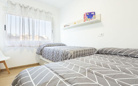 Orion: Mueble, Comodidad, Ventana, Edificio, Madera, Diseño De Interiores, Sombra, Marco De La Cama, Casa