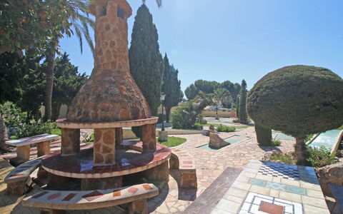 Las Cabañas: Planta, Cielo, Árbol, Plantas Leñosas, Paisaje, Arte, Madera, El Maletero, Ocio, Jardín