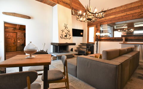 Baita Barin: Marco, Mesa, Mueble, Propiedad, Sofá, Silla, Madera, Encendiendo, Diseño De Interiores, Arquitectura
