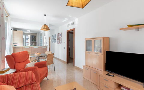 Las Mariposas: Marco, Propiedad, Mueble, Mesa, Sofá, Madera, Diseño De Interiores, Televisión, Planta De Casa, Encendiendo