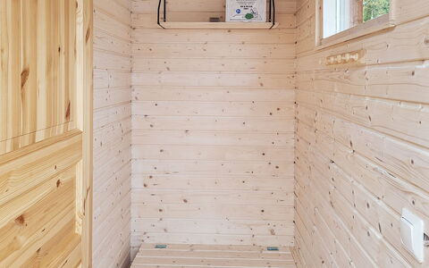 Kolin Kangastus Apila 1: Cama, Mueble, Habitación, Diseño De Interiores, Lecho, Sábana, Piso, Madera, Suelo, Habitación