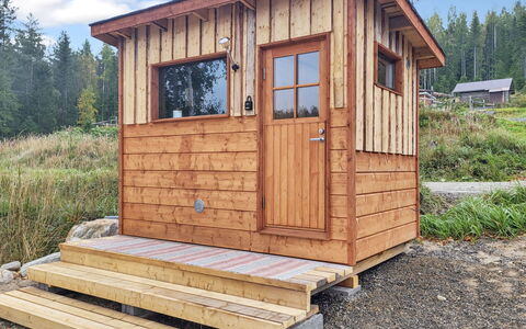 Kolin Kangastus Metsätähti 2: Cama, Mueble, Habitación, Diseño De Interiores, Lecho, Sábana, Piso, Madera, Suelo, Habitación