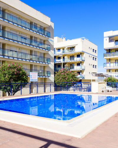 Las Dunas: Edificio, Cielo, Planta, Ventana, Agua, Azur, Piscina, Diseño Urbano, Bloque De Pisos, Condominio