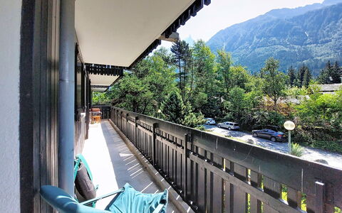Chamonix - les Praz 100: Balcón, Hill Station, Pueblo De Montaña, Alerce, Porche