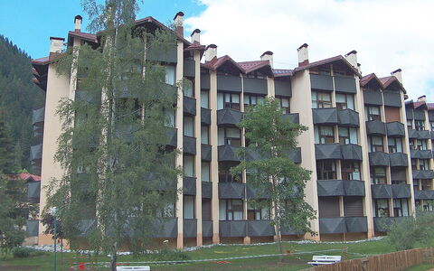 Argentière 200: Cielo, Edificio, Planta, Nube, Ventana, Árbol, Bloque De Pisos, Condominio, El Terreno Del Lote, Diseño Urbano