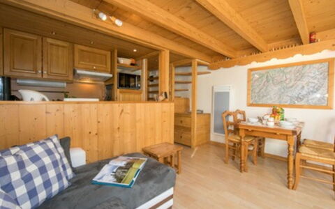 Argentière 200: Madera, Mueble, Suelo, Habitación, Techo, Manchas De Madera, Madera Dura, Cabaña, Maderas, Tablón